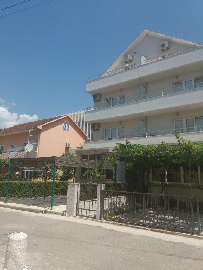 Mona&Mike Apartments 蒂瓦特 外观 照片